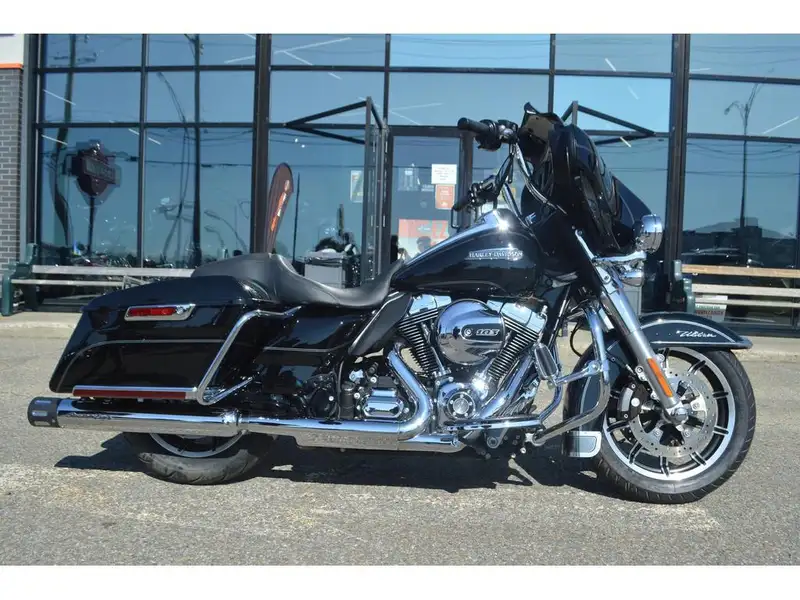 2015 Harley-Davidson FL, černá, dovoz Kanada — foto 3 z 9