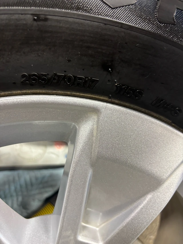 Firestone Winterforce 2 Winter Tires on OE GMC Alloy Wheels, dovoz Kanada — foto 4 z 4
