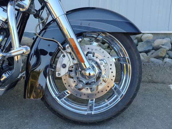2011 Harley-Davidson, dovoz Kanada — foto 3 z 12