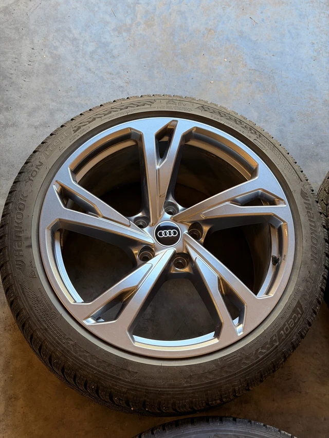 OE Audi E-Tron GT RS 20” winter tires and rims, dovoz Kanada — foto 2 z 5