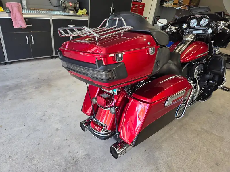 2012 Harley-Davidson Electra Glide, červená, 95 000 km, dovoz Kanada — foto 11 z 11