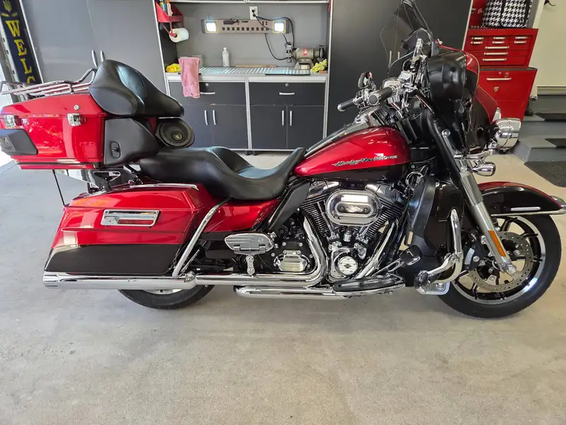 2012 Harley-Davidson Electra Glide, červená, 95 000 km, dovoz Kanada — foto 3 z 11