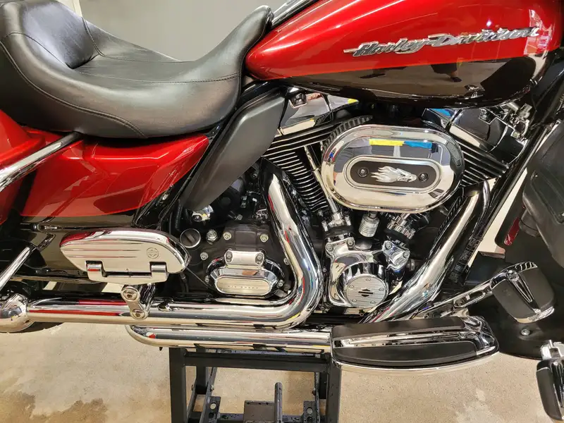 2012 Harley-Davidson Electra Glide, červená, 95 000 km, dovoz Kanada — foto 4 z 11