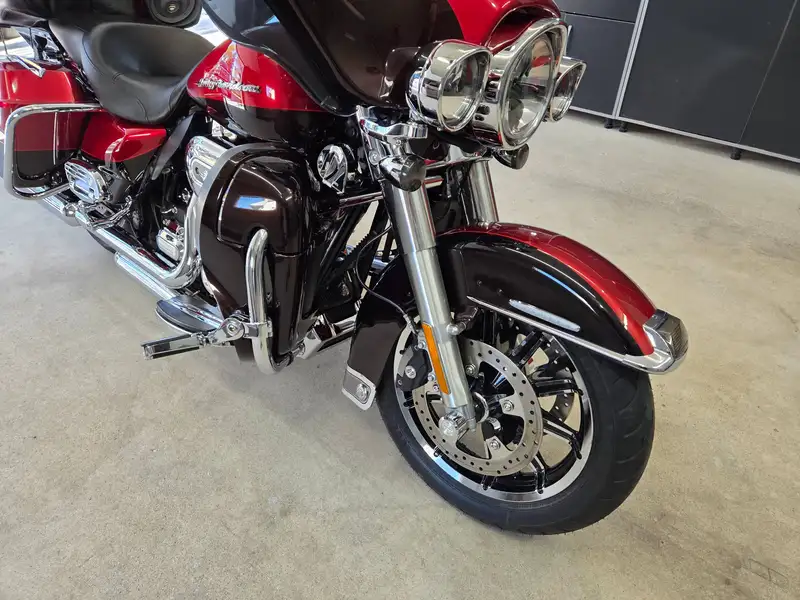 2012 Harley-Davidson Electra Glide, červená, 95 000 km, dovoz Kanada — foto 5 z 11