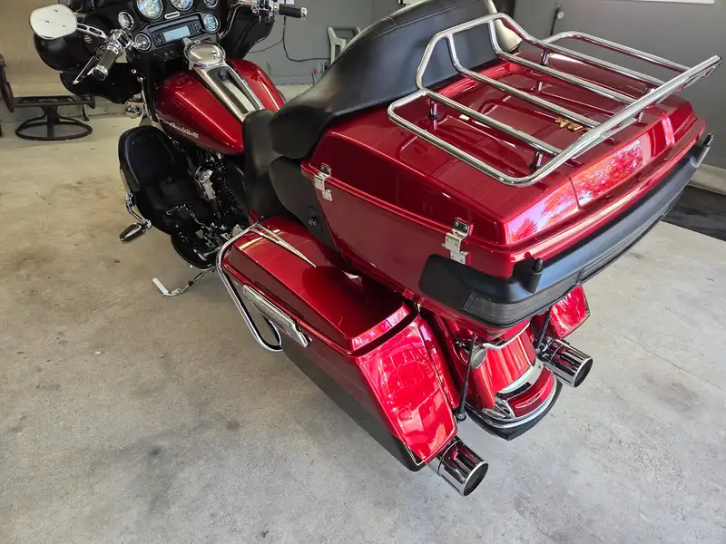 2012 Harley-Davidson Electra Glide, červená, 95 000 km, dovoz Kanada — foto 9 z 11
