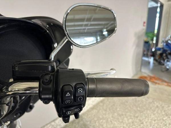 2016 Harley-Davidson, dovoz Kanada — foto 9 z 12