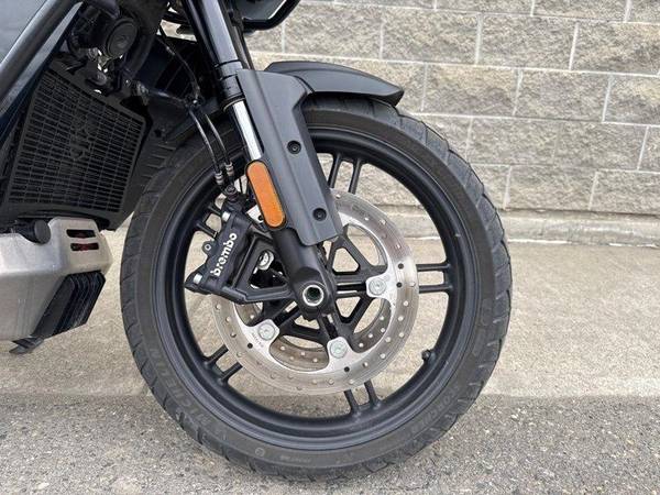 2021 Harley-Davidson, dovoz Kanada — foto 3 z 12