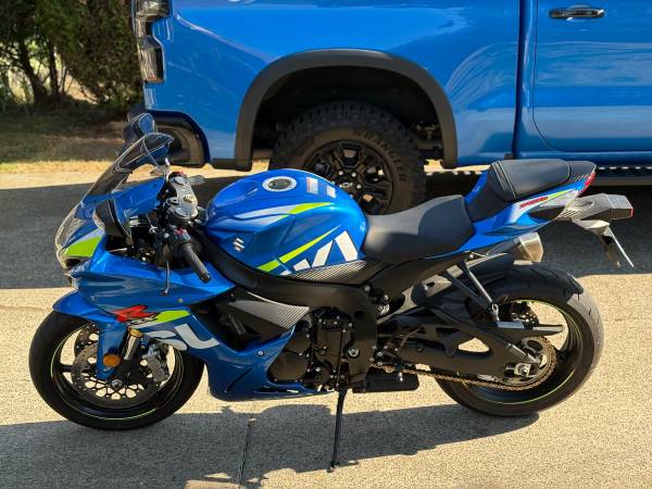 Suzuki, dovoz Kanada — foto 10 z 12