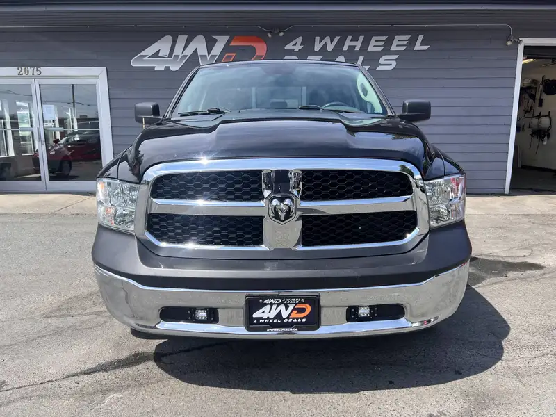 2018 RAM 1500 Quad Cab, černá, 153 000 km, dovoz Kanada — foto 2 z 12