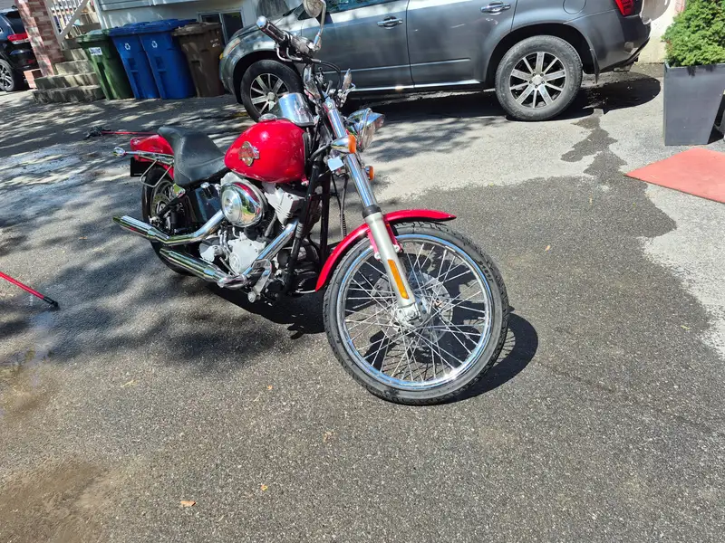 2005 Harley-Davidson Softail, červená, 54 000 km, dovoz Kanada — foto 2 z 6