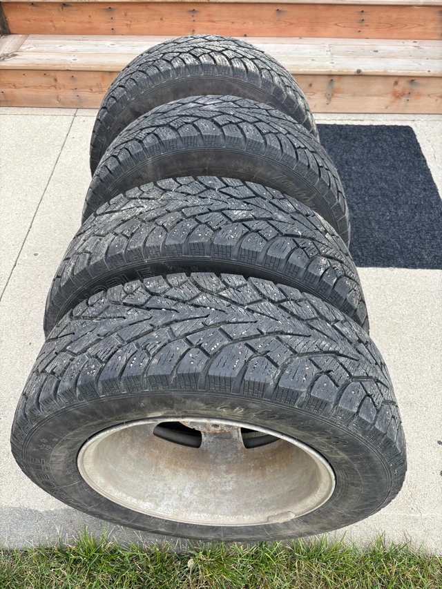 Ch-Noble Zambonee Z88 Tires with Rims, dovoz Kanada — foto 1 z 5 Ch-Noble Zambonee Z88 Tires with Rims, dovoz Kanada — foto 1 z 5