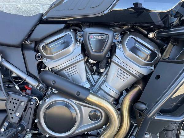 2021 Harley-Davidson, dovoz Kanada — foto 2 z 12