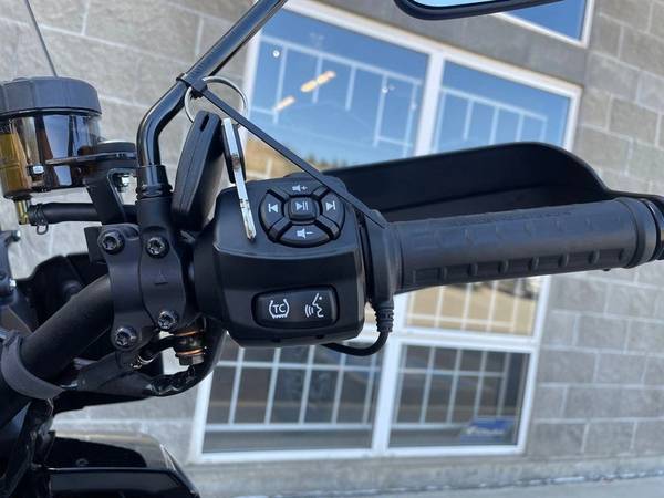 2021 Harley-Davidson, dovoz Kanada — foto 9 z 12