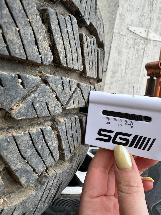 sada 5 Rims & Tires 255/70R18, dovoz Kanada — foto 2 z 3
