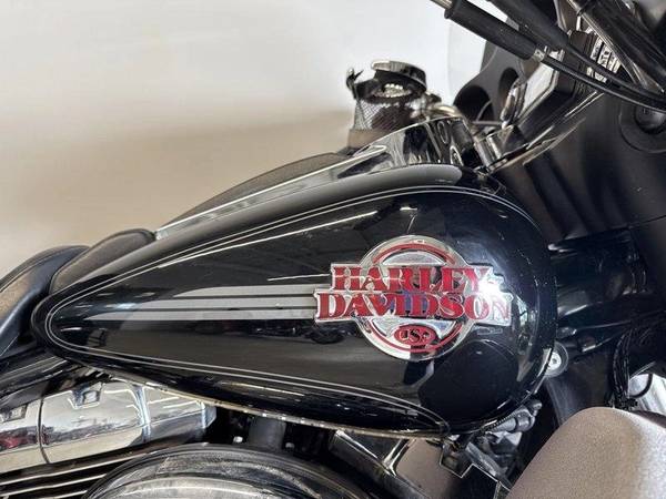 2005 Harley-Davidson, dovoz Kanada — foto 2 z 12