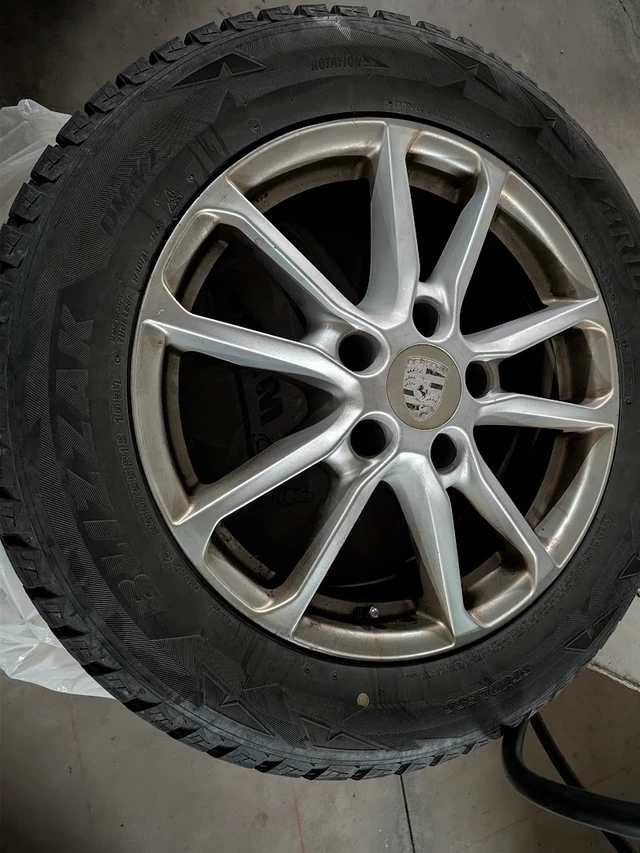 255/55R18 Blizzak DM-V2 Winter Tires on Porsche Wheels, dovoz Kanada — foto 2 z 4