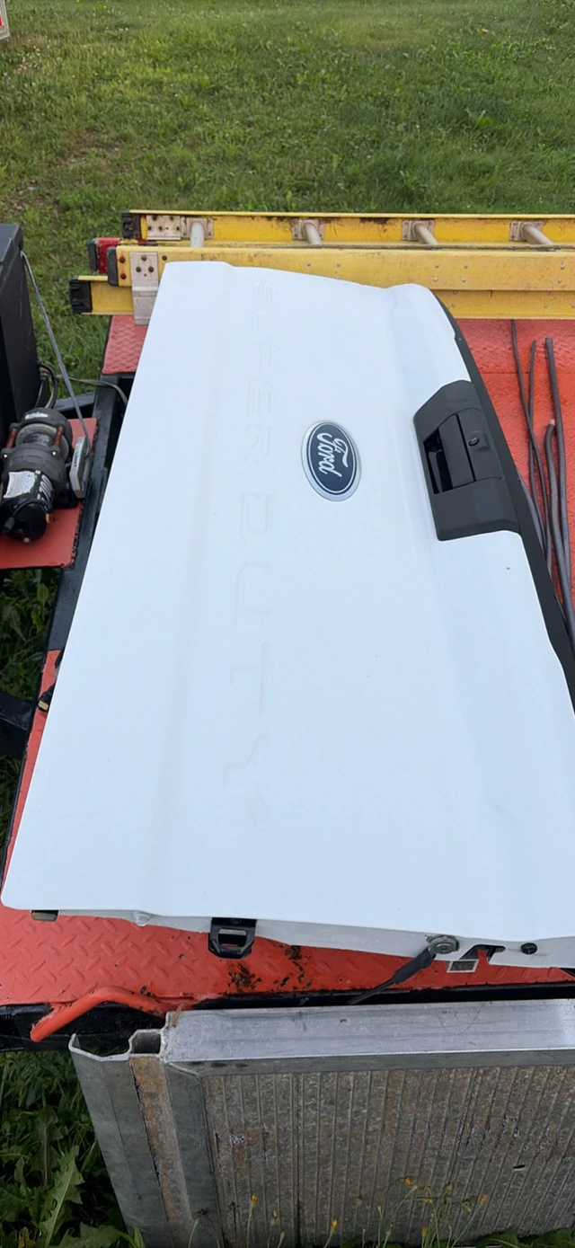 Ford F-250 Tailgate, dovoz Kanada — foto 4 z 4