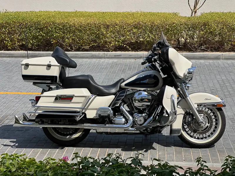 2012 Harley-Davidson Electra Glide, bílá, 71 000 km, dovoz Kanada — foto 2 z 8