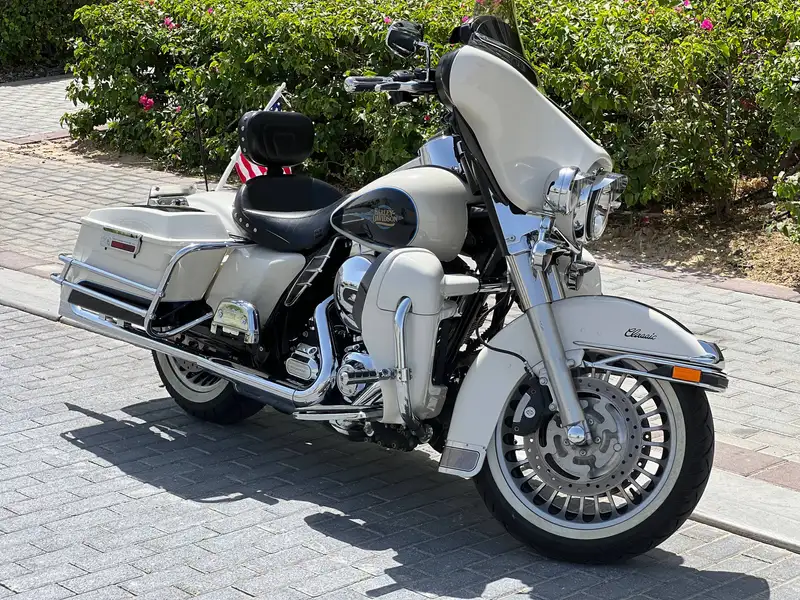 2012 Harley-Davidson Electra Glide, bílá, 71 000 km, dovoz Kanada — foto 4 z 8