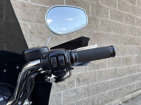 2012 Harley-Davidson, dovoz Kanada — foto 10 z 12