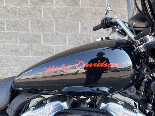 2012 Harley-Davidson, dovoz Kanada — foto 2 z 12