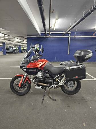 2016 Moto Guzzi, dovoz Kanada — foto 2 z 12