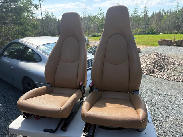 Porsche Seats, dovoz Kanada — foto 1