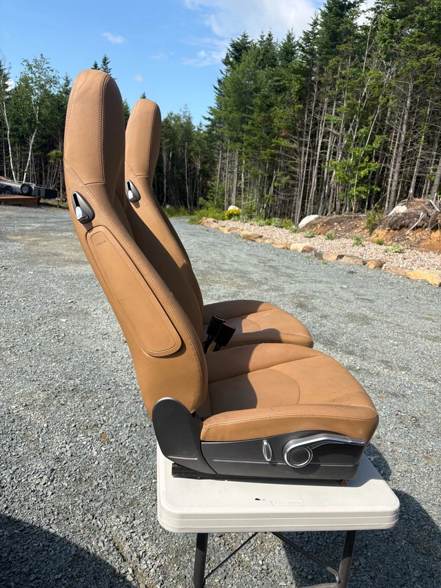 Porsche Seats, dovoz Kanada — foto 3 z 5