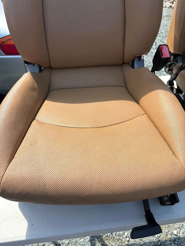 Porsche Seats, dovoz Kanada — foto 5 z 5