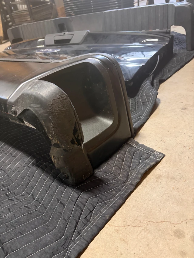Two OE Ford Super Duty tailgates for sale. Selling separately., dovoz Kanada — foto 3 z 3