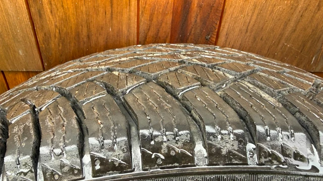 Porsche Macan 19" Nokian Hakkapeliitta R5 Winter Tires, dovoz Kanada — foto 2 z 5