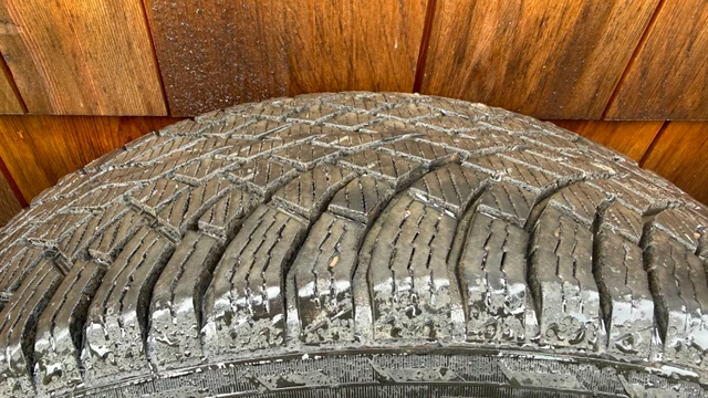 Porsche Macan 19" Nokian Hakkapeliitta R5 Winter Tires, dovoz Kanada — foto 3 z 5