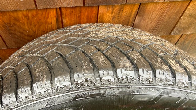 Porsche Macan 19" Nokian Hakkapeliitta R5 Winter Tires, dovoz Kanada — foto 5 z 5