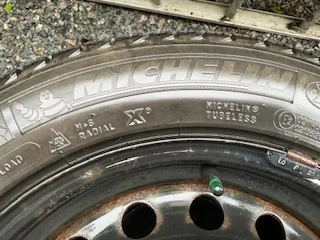 4 Winter tires mounted on steel wheels, dovoz Kanada — foto 4 z 5