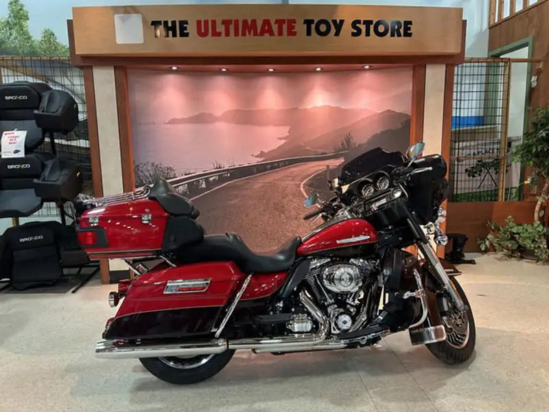 2011 Harley-Davidson Unspecified, červená, 47 268 km, dovoz Kanada — foto 2 z 4