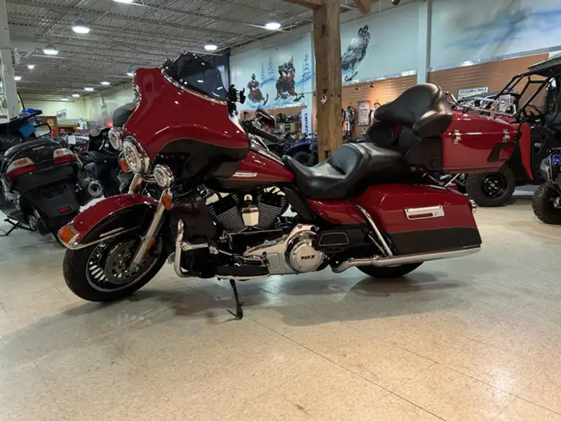 2011 Harley-Davidson Unspecified, červená, 47 268 km, dovoz Kanada — foto 3 z 4