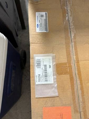 OE Ford Winch Kit 2017-2026 Super Duty přední Warn LC3Z-19E536-B 1, dovoz USA — foto 2 z 2