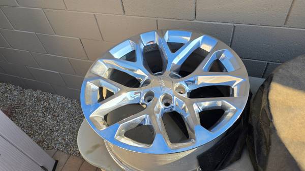 GMC Yukon XL Denali Snowflake Wheels 22", dovoz USA — foto 2 z 5