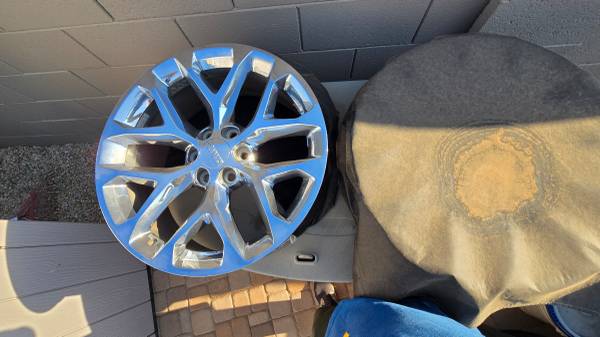 GMC Yukon XL Denali Snowflake Wheels 22", dovoz USA — foto 3 z 5