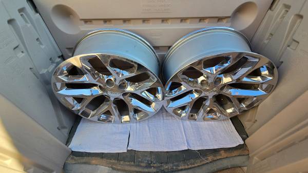 GMC Yukon XL Denali Snowflake Wheels 22", dovoz USA — foto 4 z 5