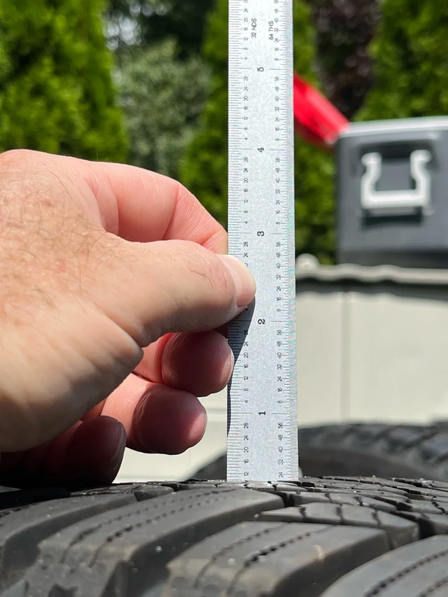 Wheels and Snow Tires For Sale, dovoz Kanada — foto 3 z 5