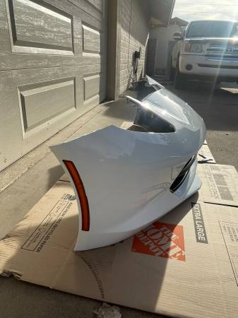 C7 Chevrolet Corvette Front Bumper Assembly WHITE (84407326) OEM Clean, bílá, dovoz USA — foto 10 z 12