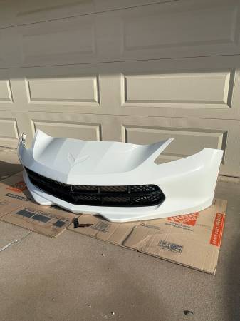 C7 Chevrolet Corvette Front Bumper Assembly WHITE (84407326) OEM Clean, bílá, dovoz USA — foto 2 z 12