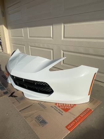 C7 Chevrolet Corvette Front Bumper Assembly WHITE (84407326) OEM Clean, bílá, dovoz USA — foto 3 z 12