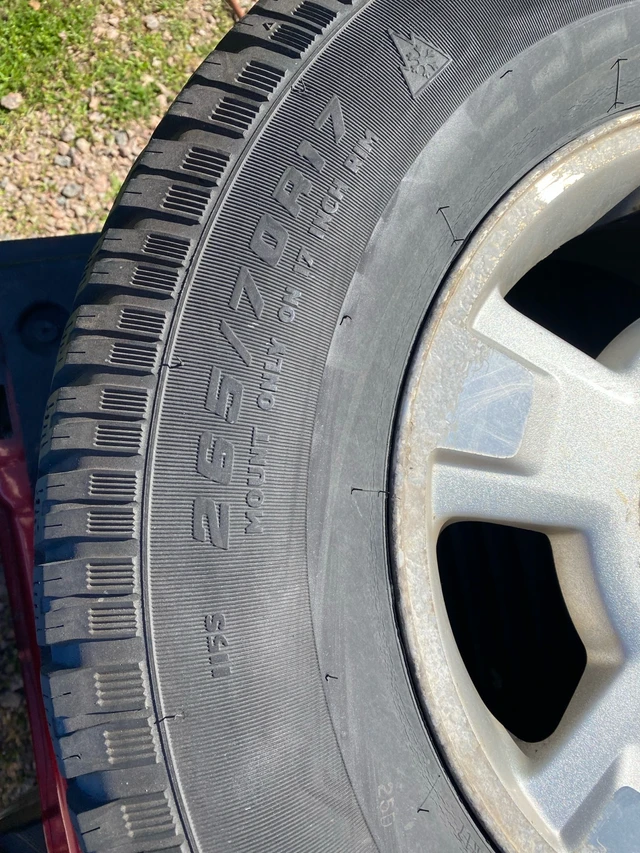 FOR SALE: 2009 Ford F-150 set of (4) 17” rims and winter tires, dovoz Kanada — foto 4 z 5