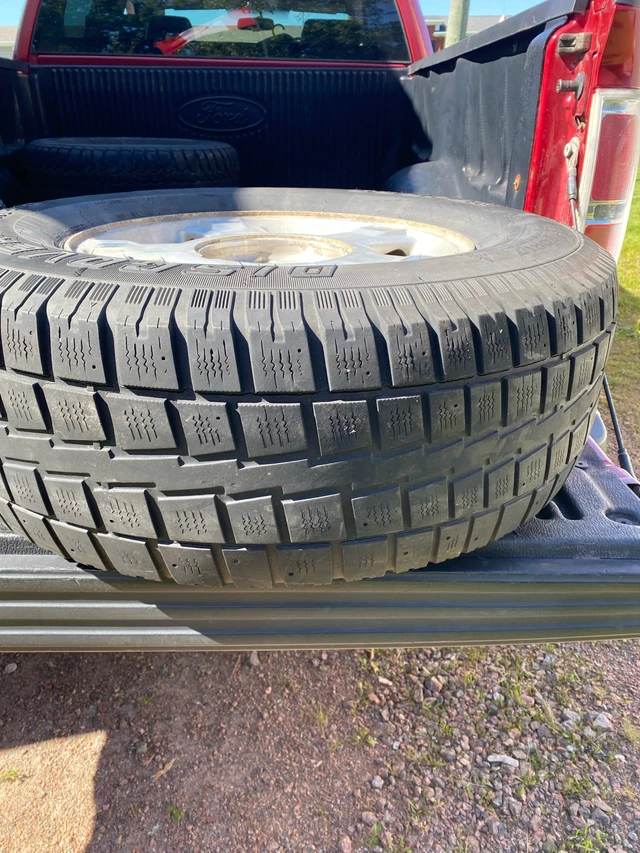 FOR SALE: 2009 Ford F-150 set of (4) 17” rims and winter tires, dovoz Kanada — foto 5 z 5