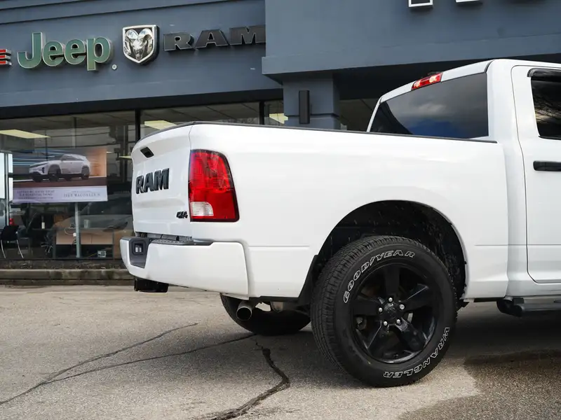 2023 RAM 1500 EXPRESS, bílá, 21 991 km, dovoz Kanada — foto 7 z 12