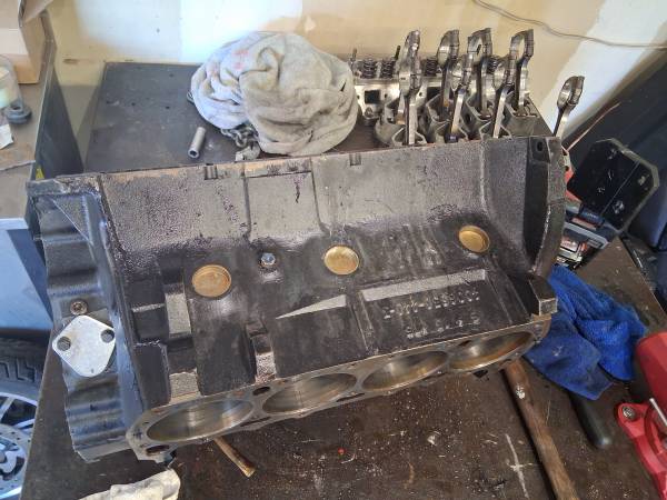 1977 440 mopar block, dovoz USA — foto 2 z 2