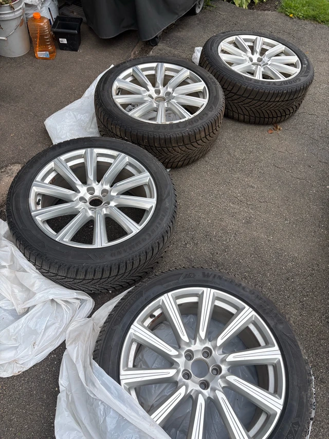Goodyear Winter Command Ultra 275/45/R20 and OE rims Volvo XC90, dovoz Kanada — foto 1