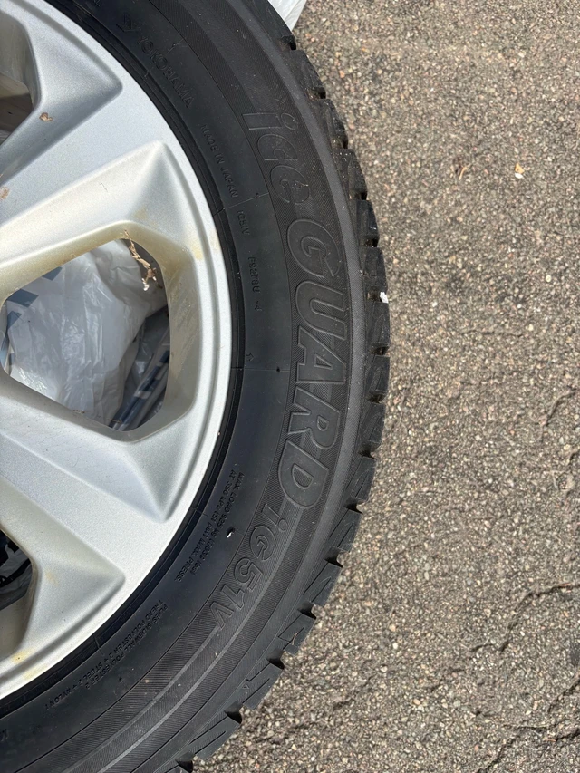 Yokohama Ice Guard 245/60/R18 tires and rims (2017 Ford Edge), dovoz Kanada — foto 3 z 5